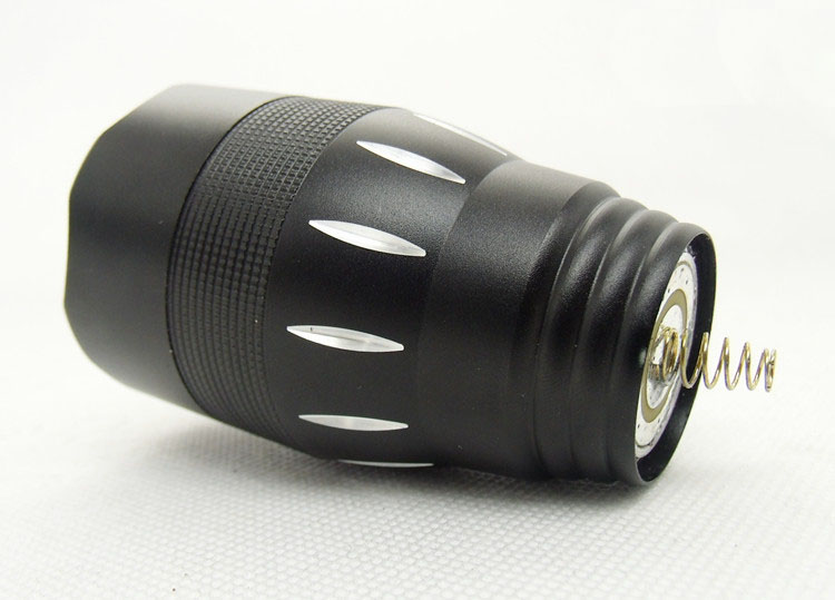 LED强光手电筒 LED强光手电筒
